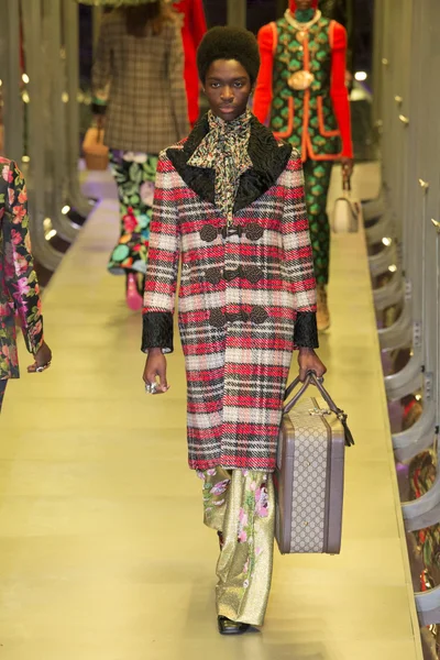 Look 27